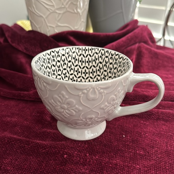 SIGNATURE ENGLISH  TEA CUP: 12 Oz. - Picture 2 of 4